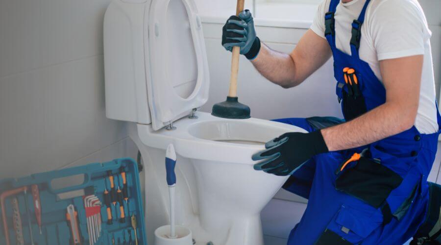 Expert burst pipe repair services in Henry, IL